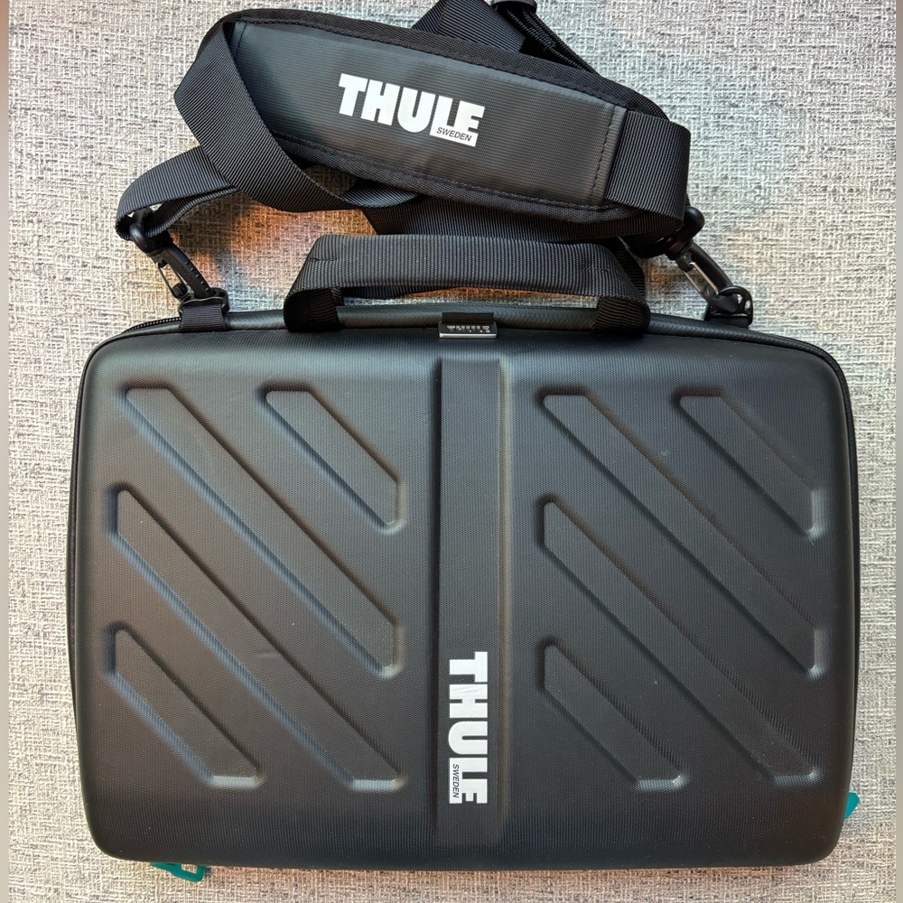 Thule Black Hard Shell Laptop Carrier Case w/ Strap
